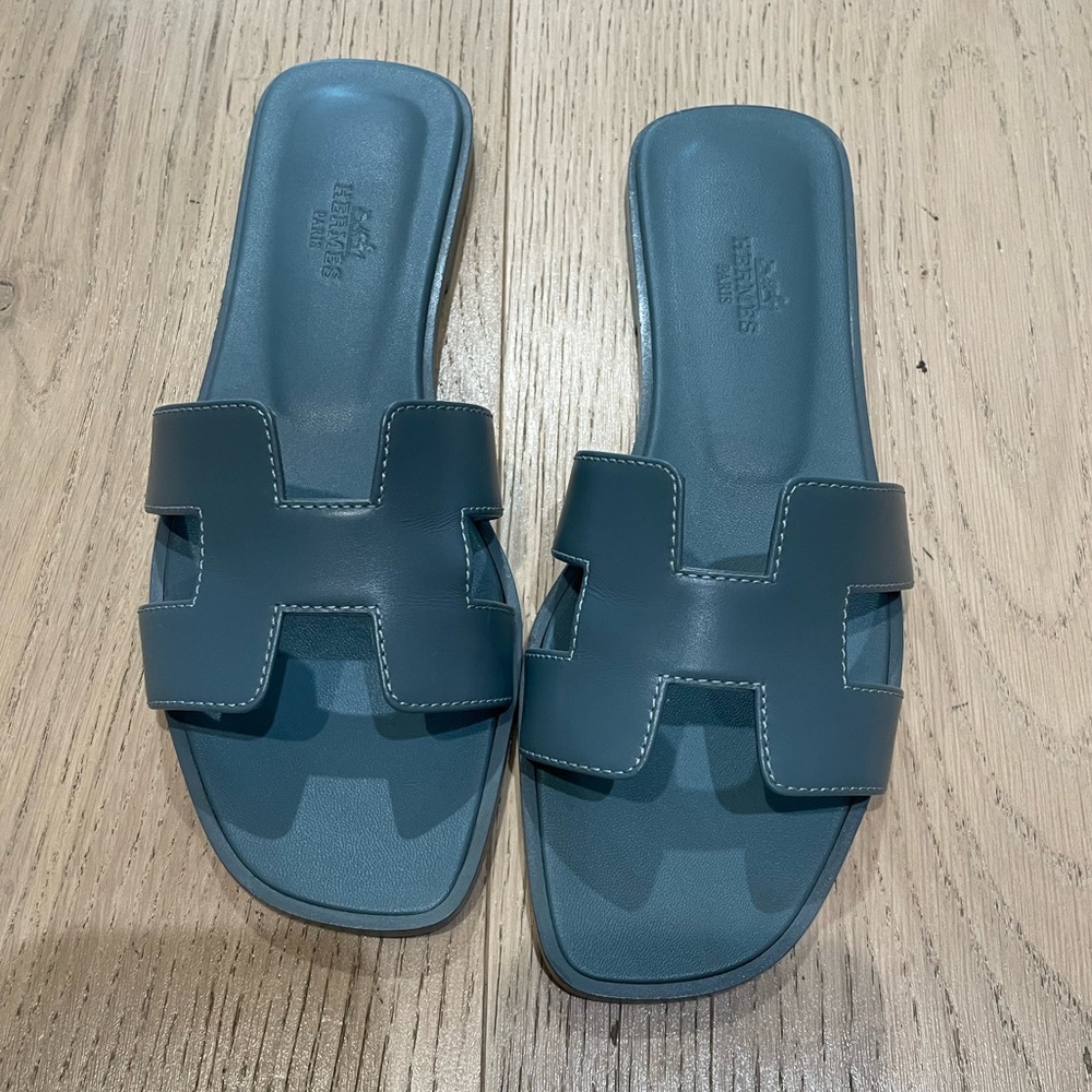 Hermes Oran in blue